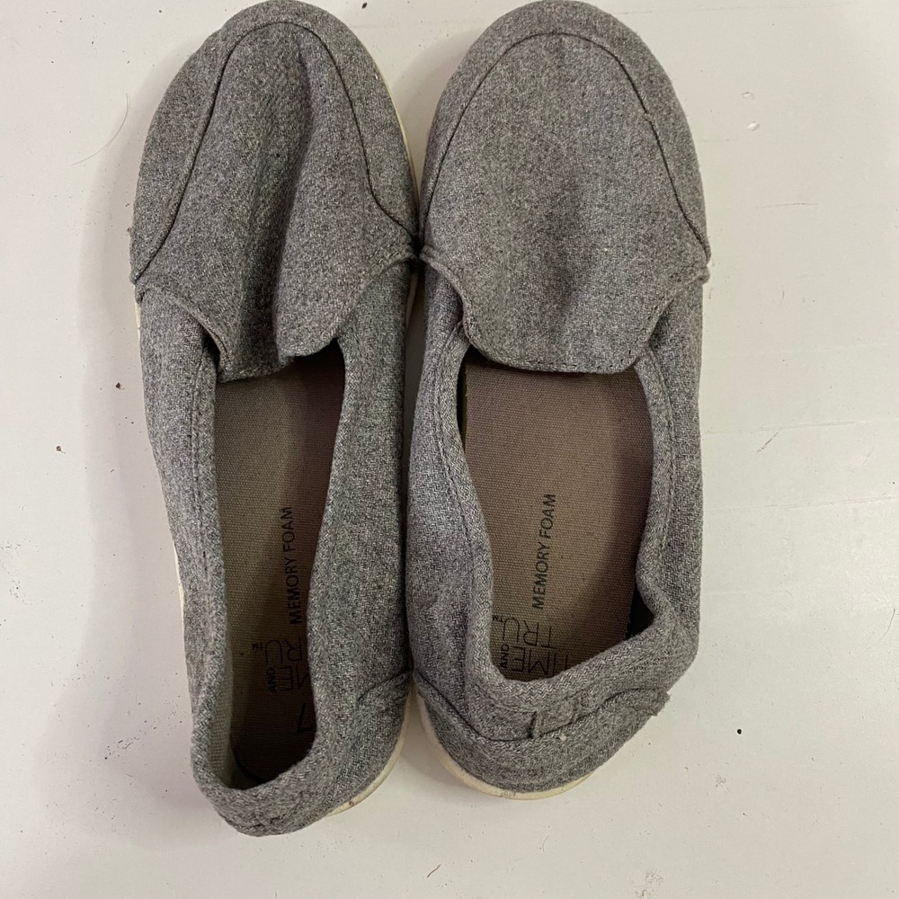 Time and Tru Slip On Sneakers Womens 7 Grey Memory Foam Casual Loafers